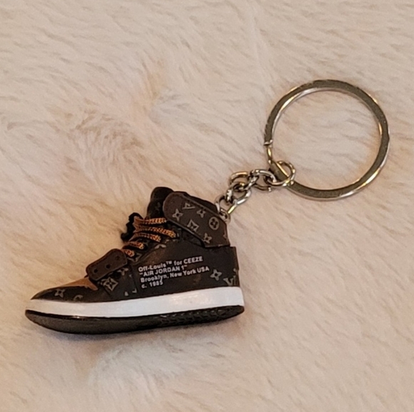 New Luxury Inspired Keychain / LAST ONE in Brown - Picture 5 of 5